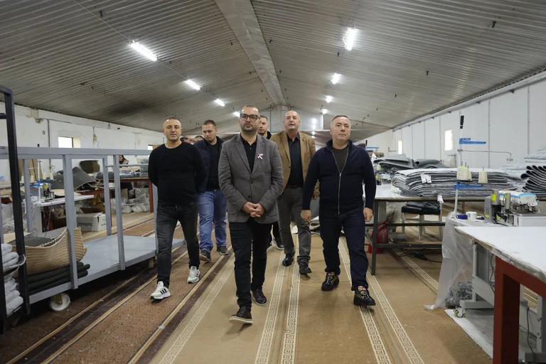 Arber Ismaili tient une réunion avec des entreprises à Malisheva