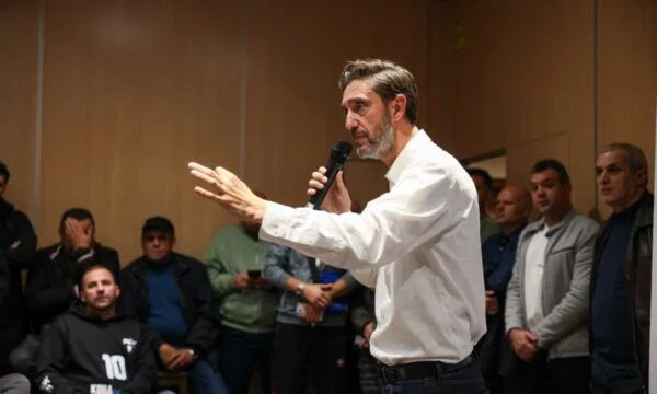 Pont Ismaili : Pristina rend hommage au sacrifice des anciens combattants de l'UCK, aura le mémorial Adam Jashari
