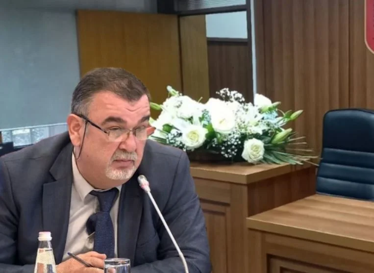 Première réaction des membres du juge albanais Astrit Calaya