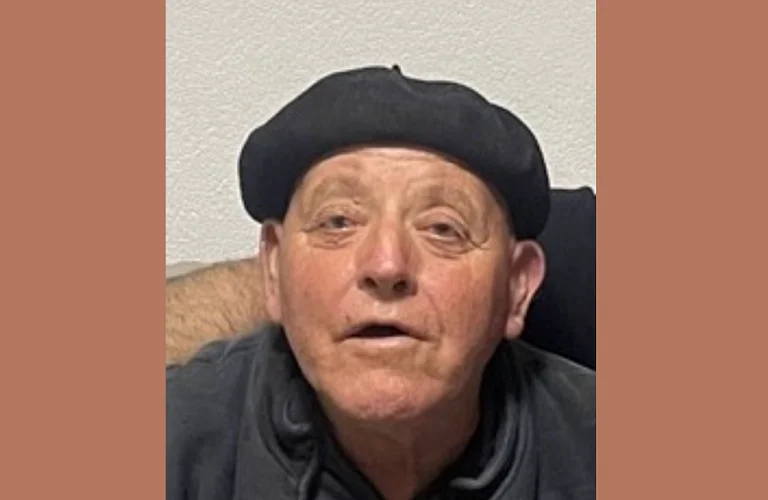 La police libère la photo du disparu de 71 ans, demande de l'aide pour le retrouver.