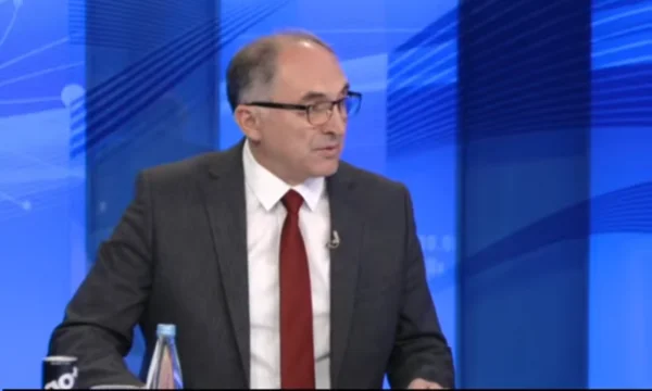 Totaj: Kurt avec des ministres sont tous les jours à Prizren, Abrashi est dans leur ombre