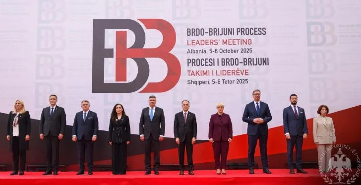 Begaj sépare la photo de famille du sommet de Brdo-Brijun