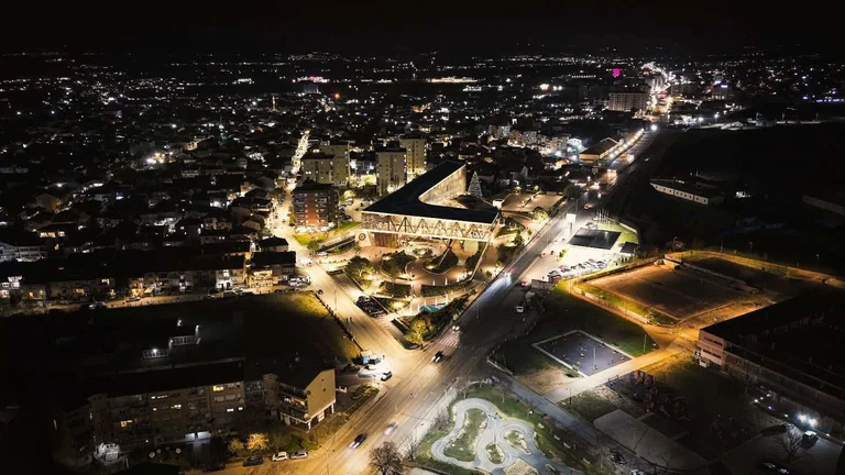 Shaqir Totaj présente des plans pour les parkings et les marchés à Prizren pour le nouveau mandat