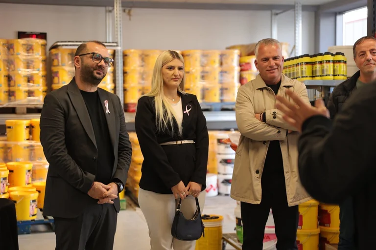 Arber Ismaël visite une entreprise : En route vers un nouveau Gjilan développé
