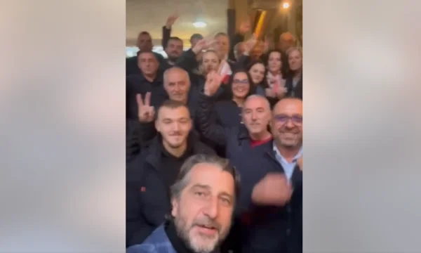 Rama est attendu par les citoyens sur “Bajram Kelmendi” une semaine avant les élections: Grande atmosphère