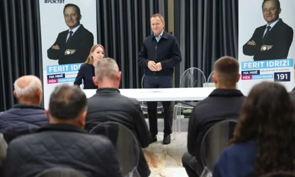 Ferit Idrizi rencontre de nombreux citoyens, développe des idées pour un nouveau mandat
