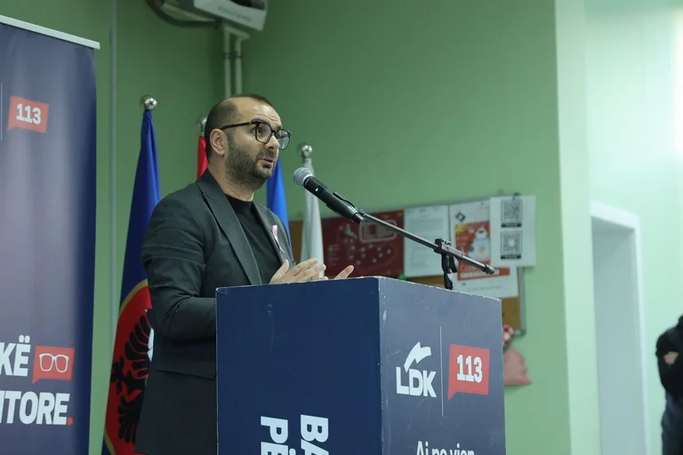 Ismaël rencontre le LDK Youth Forum : les jeunes sont prêts à voir un Gjilan écouter et respecter