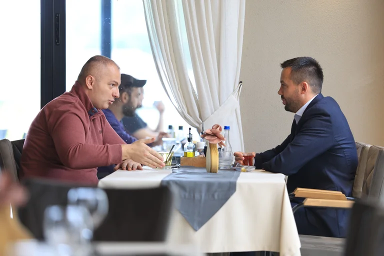 Arian Tahiri commence la journée à une réunion avec Fatbadh Raja: Mitrovica est la maison de son peuple