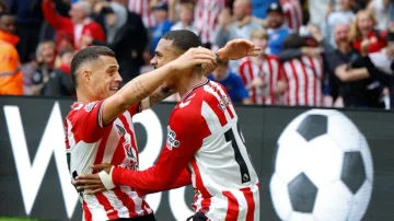 誰かが最大限にスピンすると、Jakaはすぐに”の場所に置き、Sunderlandのキャプテンに関するさまざまなストーリーを持つIsidore。