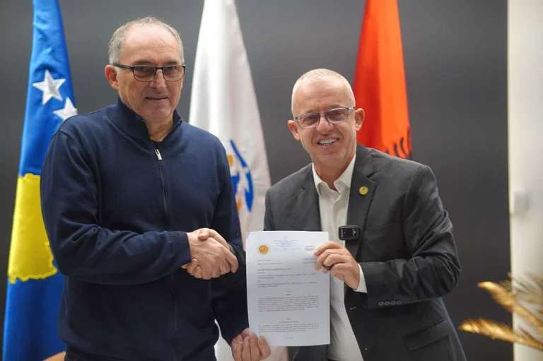 Shaqir Totaj et Halil Kastrati signe pour la construction de 50 nouvelles maisons pour les familles nécessiteuses de Prizren