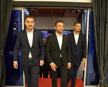 VIDEO: Hašim Thacijev sin in Kadri Wesselov sin prideta v podporo Arianu Tahirija za predsednika Mitrovice