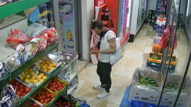 A rendőrség segítséget kér a gyanúsított azonosításában.