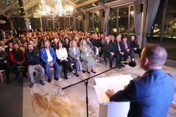 Idriz se sestane z učiteljem: Prisegel sem, da se bo naša zavezanost izobraževanju nadaljevala v našem novem mandatu