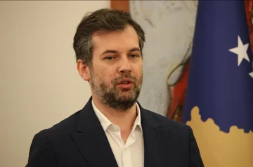 Minister Ceku befolgt die FFK-Anweisung: Selbstverständlich hat die Kosovo-Flaggeentfernung in Belgrad stattgefunden