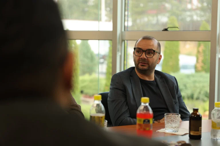Ishmael: Gjilan nagy gazdasági potenciállal rendelkezik, és vállalkozásainknak szükségük van egy önkormányzatra, amely fejlesztési partnereknek tekinti őket