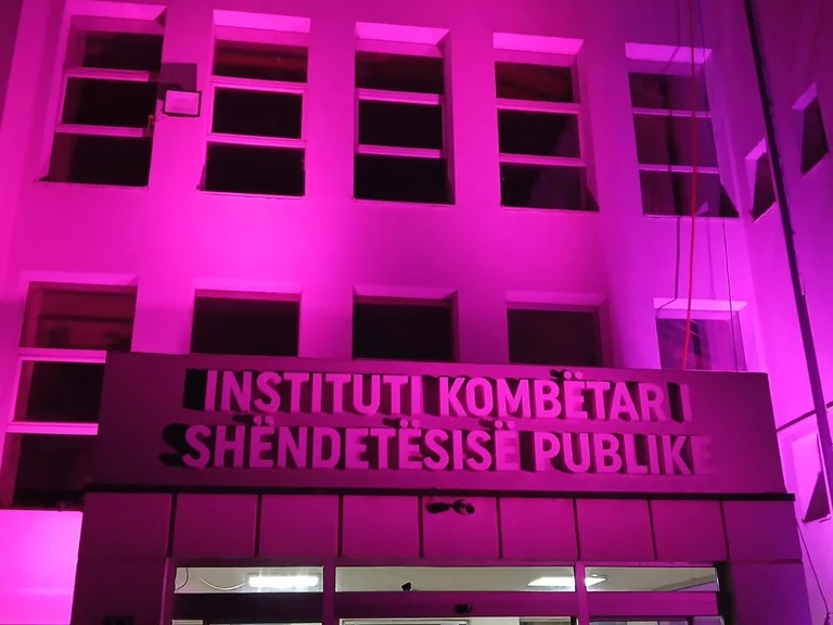 Az IKPK egy hónap alatt rózsaszín lesz mellrák ellen.