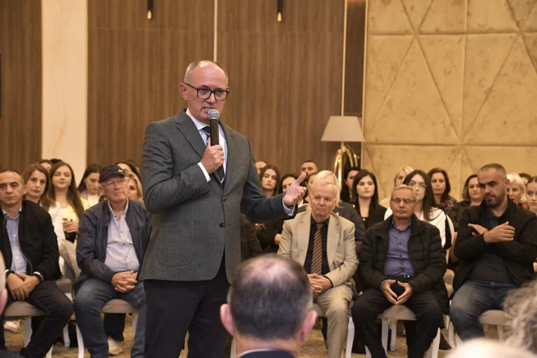 Agim Aliu: Az egészségügyi jövőképünk rendkívüli támogatása, a másik genom Ferizánja a fehér Ferzayas köpenyből