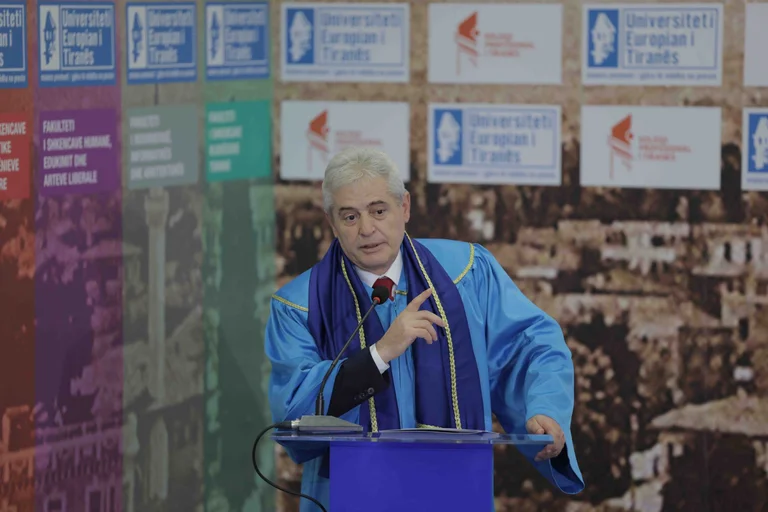 Ali Ahmeti kitüntetést kapott a “Dr. Honoris Causa” címmel a Tiranai Európai Egyetemről