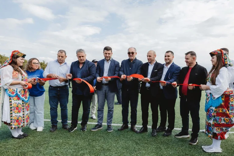 Memli Krasniqi és Shaqir Totaj megnyitották a stadiont Gjonaj-ban: A kormányzási modellnek folytatódnia kell