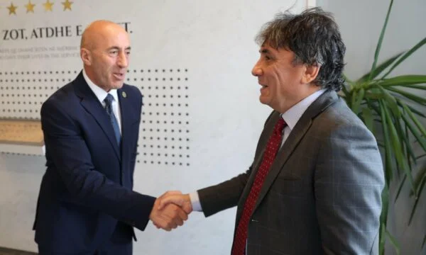 Haradinaj találkozik az olasz nagykövettel, politikai fejleményekről beszél.