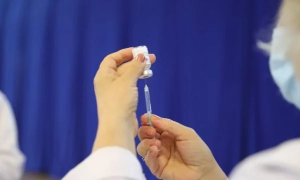 Kosova e gatshme për dozën e tretë të vaksinës, mësohet se kur do të mund të vaksinohen qytetarët