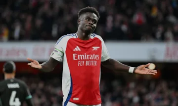 Arsenal は Bukayo Sakas 契約の記録を提供します