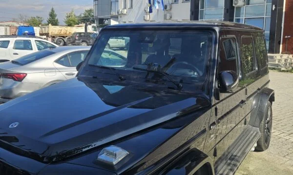 Policija meni, da je mercedes vreden 160 tisoč evrov, lastnik je imel v Nemčiji nepoškodovane dolžnosti.