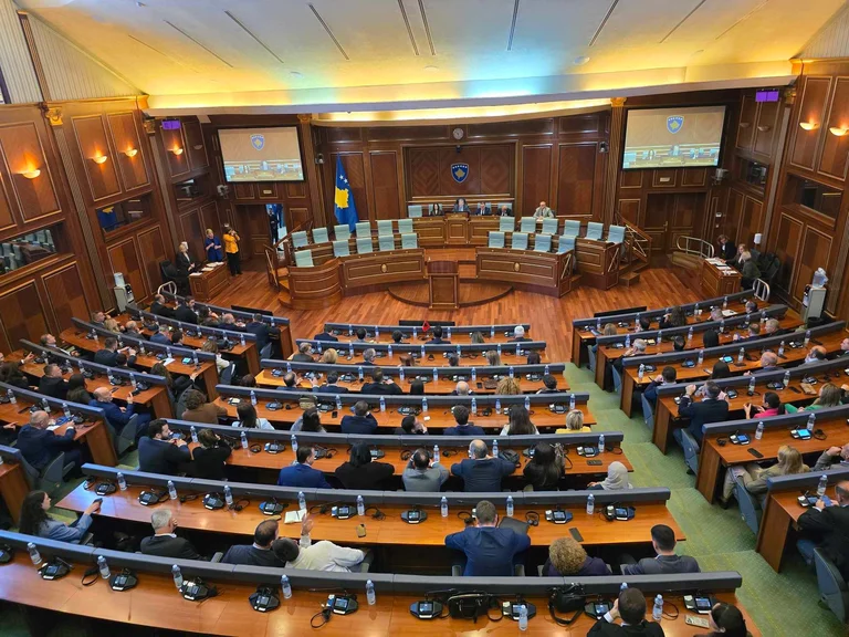 9 월의 급여 각 MP 약 2 천 유로 작업 일 없이