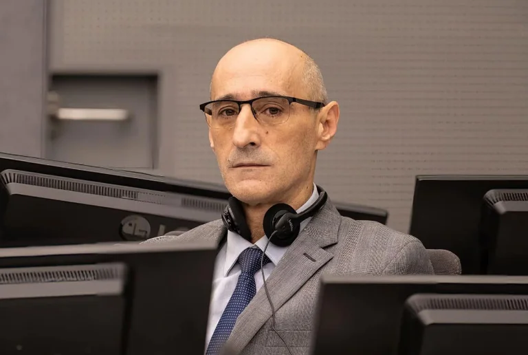 Salih Mustaf의 딸 반응 : 나의 아버지는 prosecution에 의해 제작 된 희생자를 지불하지 않습니다