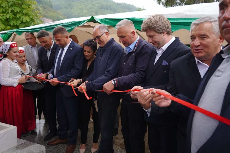 Shaqiri Totaj 에 보스니아 일: Prizren 추가 가치