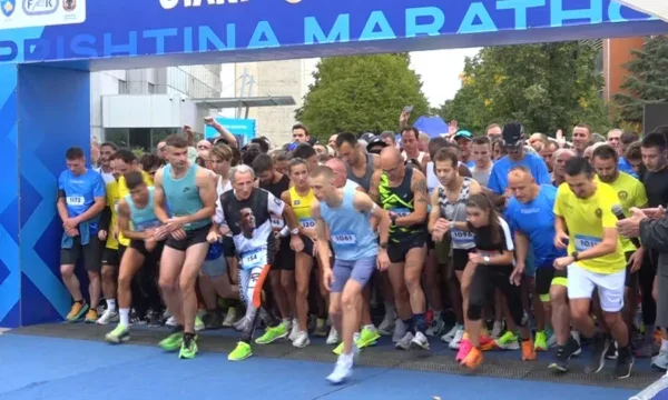Pristina marathon 발사, 약 1800 참가자 실행 44km