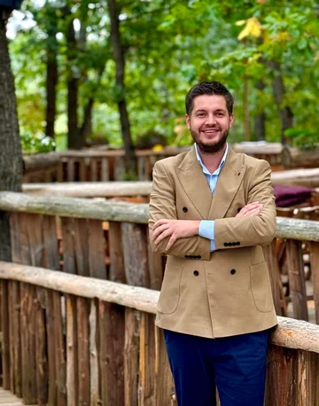 Marevci: Življenje presega politiko