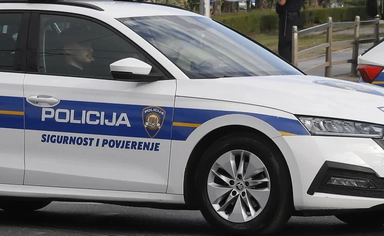 노래를 발행하는 새로운 것 “Kosovo는 Serbia” 크로아티아 승리의 날