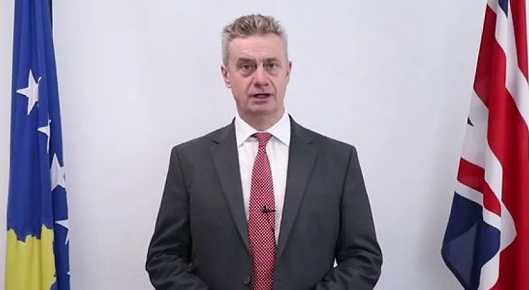 Hargrees: 정치적인 stalemate는 Kosovo voiceless를 떠나고, 헌법은 존중될 필요가 있습니다