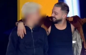 Det stora antalet medborgare samlas för att bjuda sitt sista farväl till Gests bror (Foto)