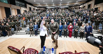 Osman v Ameriki: Z najmočnejšo vojsko na svetu