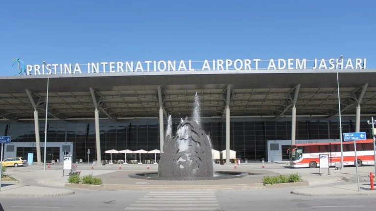 Aeroporti i Prishtinës do të kompensohet për periudhën e pandemisë, tarifa e koncesionimit rritet në 55 për qind