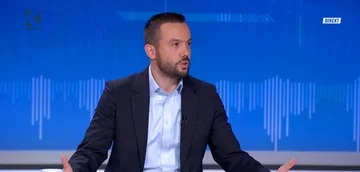 Tahiri prikazuje štiriletni načrt za Mitrovico: rečna obravnava, infrastruktura in parkirišče