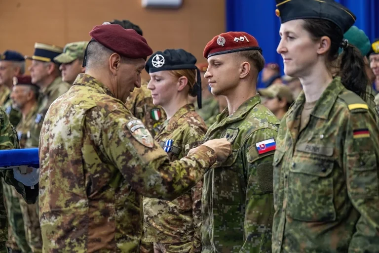Bardoni는 Kosovo 안정성에 기여한 군인들에게