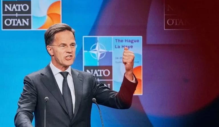 Chief NATO) warns Russia: We're willing to defend every inch of the territory of Allied states.