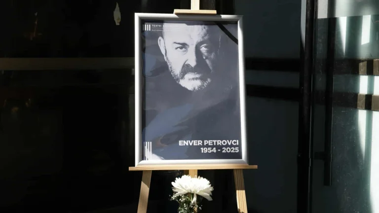 Siyasetten ve sanattan gelen resim, Arnavut aktör Enver Petrovci