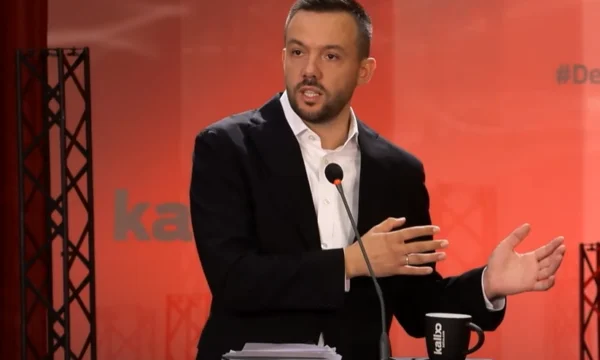 Peci promite o creşă în Shipol, Arian Tahiri îi spune că este deja construită şi că va fi inaugurată.