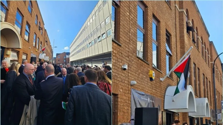 Palæstinensisk mission rejser flag i London efter anerkendelse af Det Forenede Kongerige