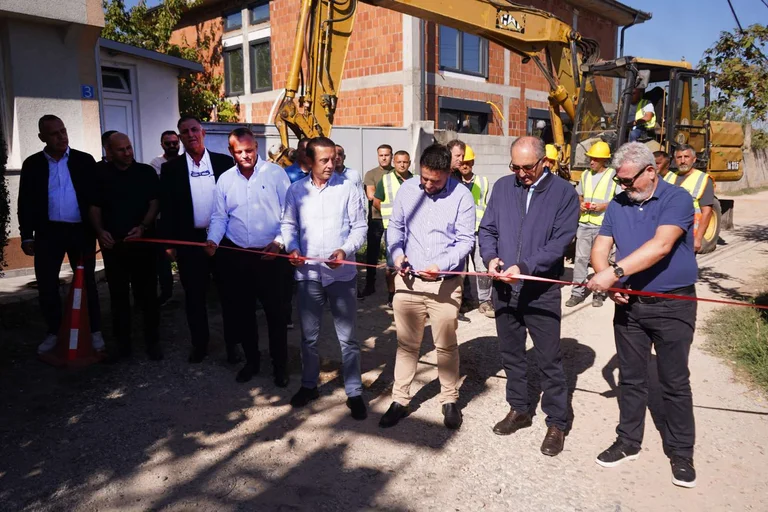 Totaj inaugura o início do trabalho em 17 eixos de rua no bairro “Nova Vida”