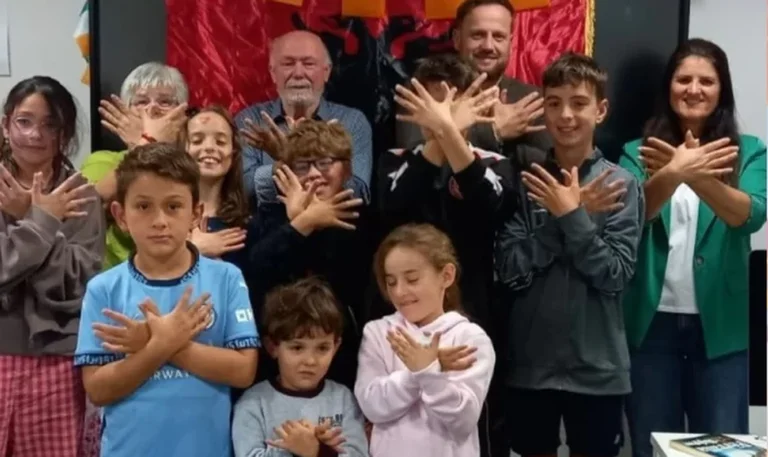 Eerste school in Albanees in Ierland opent