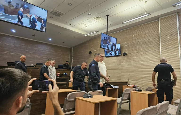 L'inizio del processo contro Shaban e il Spy Center fallisce
