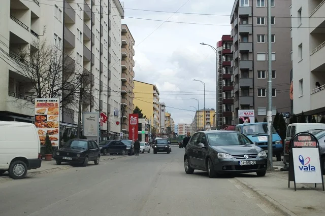 40 vjeçari nga Fushë Kosova që dyshohet se ia preu kokën me sëpatë babait dërgohet në Psikiatri