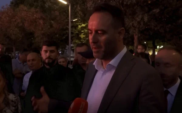 Finalmente uno dei VV intende congratularsi con Eddie Konjufca: vado prima io.