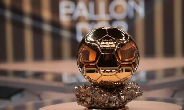 Solo due giocatori in tutta la storia del calcio hanno vinto il premio “Ballon d'Or dHonneur±x1>.