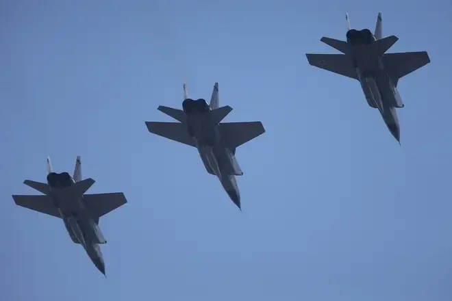Estonia dice que aviones de combate rusos violan su espacio aéreo